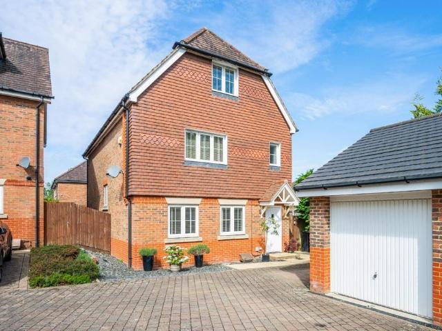 House for sale in Nork, Red Hill