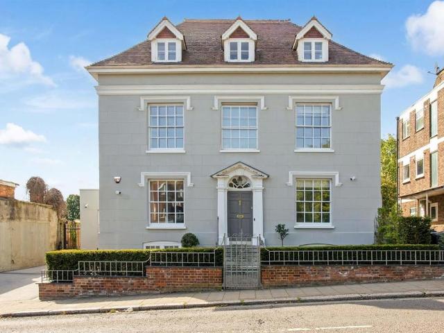House for sale in Little Stanmore, Greater London
