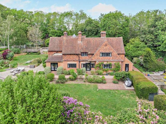 House for sale in The Butts, Kent