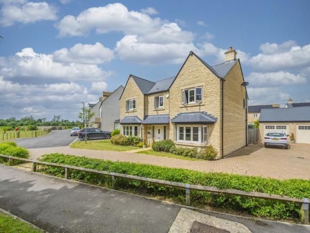 House for sale in Fossebridge, Gloucestershire