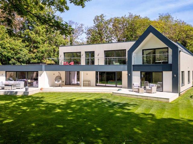 House for sale in Highcliffe