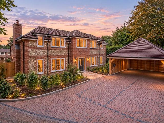 House for sale in Hillview, Surrey