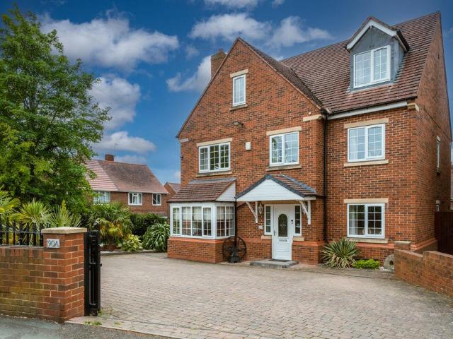 House for sale in Kingswinford, West Midlands