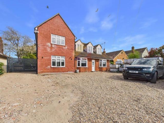House for sale in Dale Hill, Essex