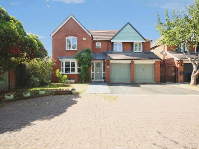 House for sale in Whitnash, Green Close