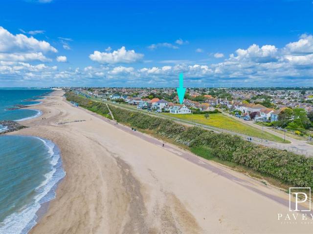 House for sale in Dale Hill, Essex