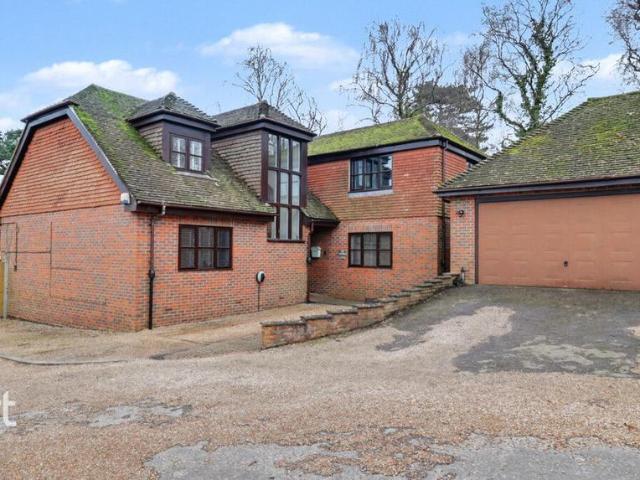 House for sale in Willesborough Lees, Bridgefield