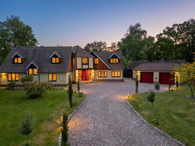 House for sale in Hillview, Surrey