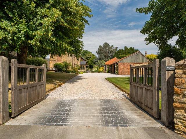 House for sale in Orlingbury