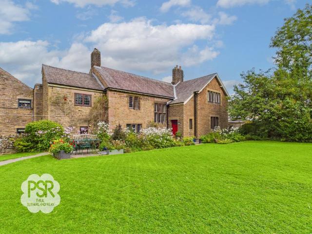 House for sale in Combs, Charlesworth