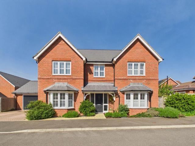 House for sale in Aston Clinton, Buckinghamshire