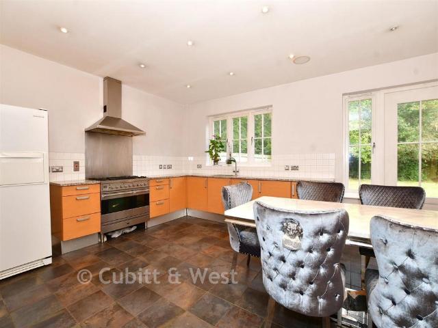 House for sale in Kingswood Warren, Red Hill