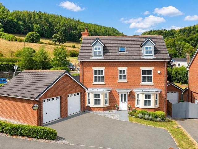 House for sale in Llangollen