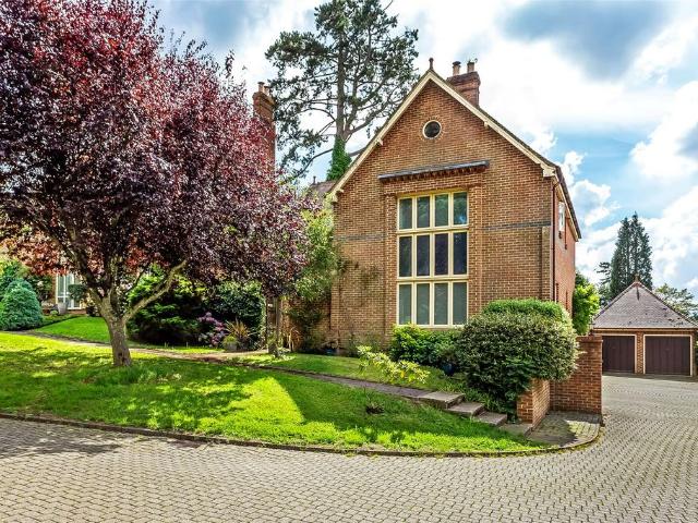House for sale in Pachesham Park, Surrey