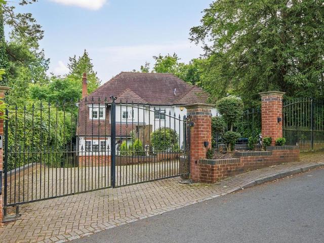 House for sale in London Borough of Croydon, Kenley