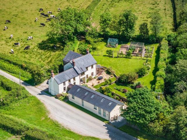 House for sale in Amroth, Wales