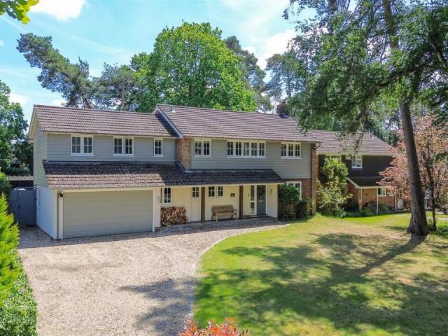House for sale in Fleet, Hart