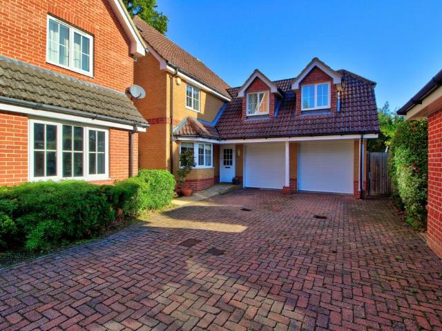 House for sale in Emmbrook, Wokingham