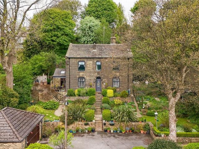 House for sale in Thornton, West Yorkshire