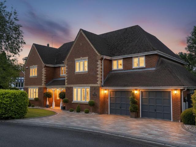 House for sale in Bromsgrove, Worcestershire