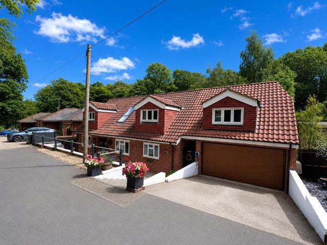 House for sale in Burghfield Common, West Berkshire