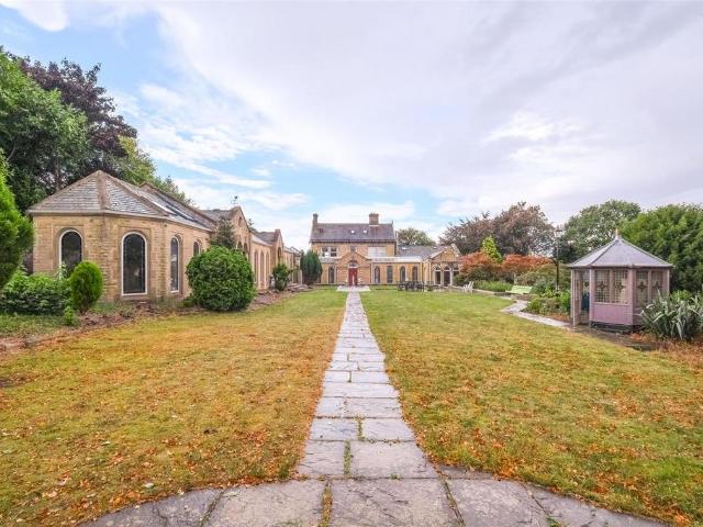 House for sale in Woodhouse, Brighouse
