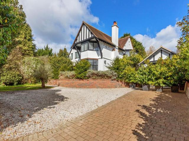 House for sale in Totteridge, Cressex