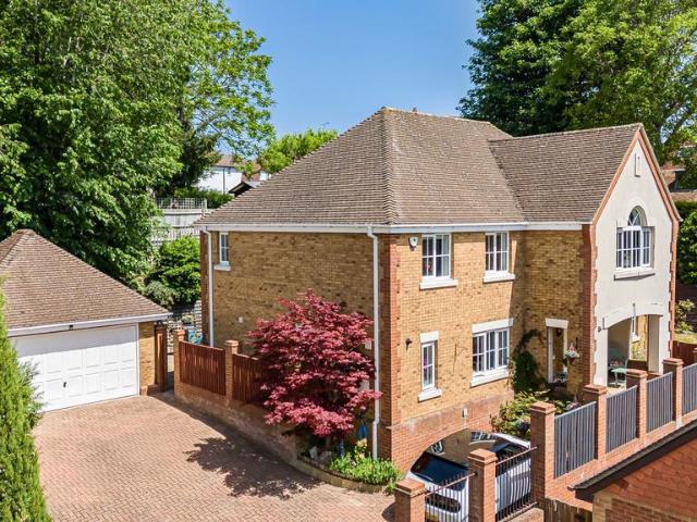 House for sale in King's Walden, Hertfordshire
