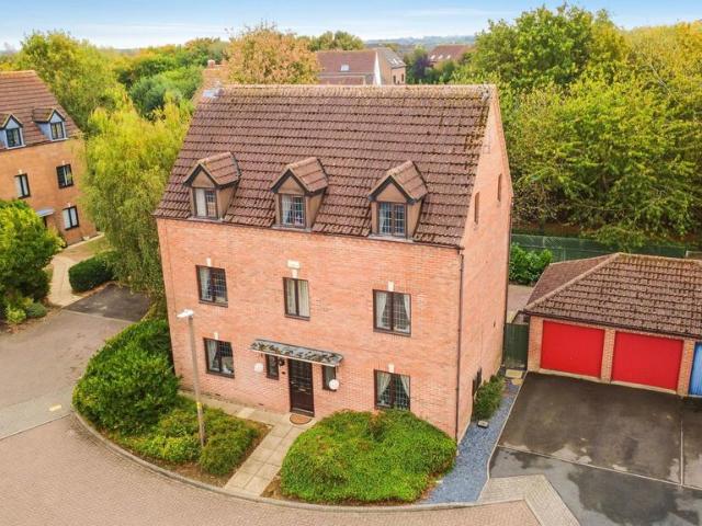 House for sale in Shenley Brook End, Milton Keynes