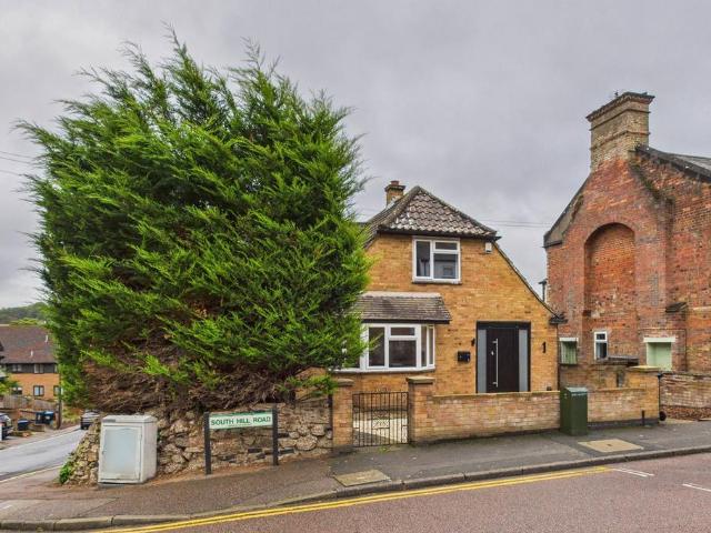 House for sale in The Image, Pouchen End