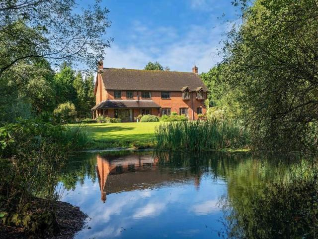 House for sale in Crookhill, Worcestershire