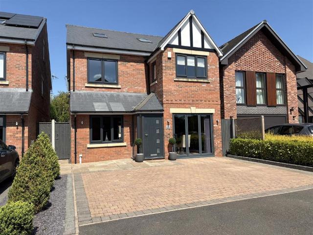 House for sale in Bromsgrove, Worcestershire
