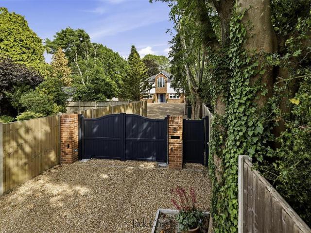 House for sale in The Butts, Kent