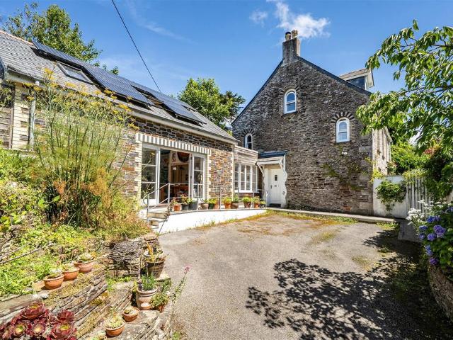 House for sale in Mawgan-in-Pydar, Cornwall