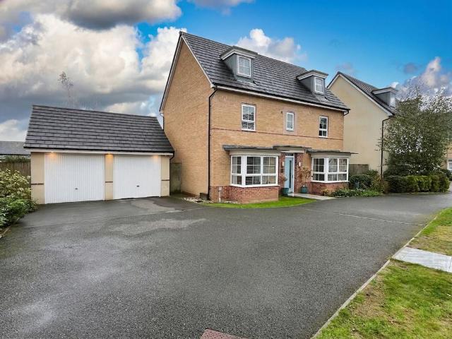 House for sale in Llanharan, Talbot Green
