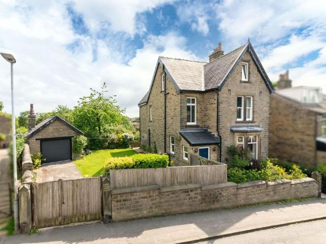 House for sale in Shelley, Shepley