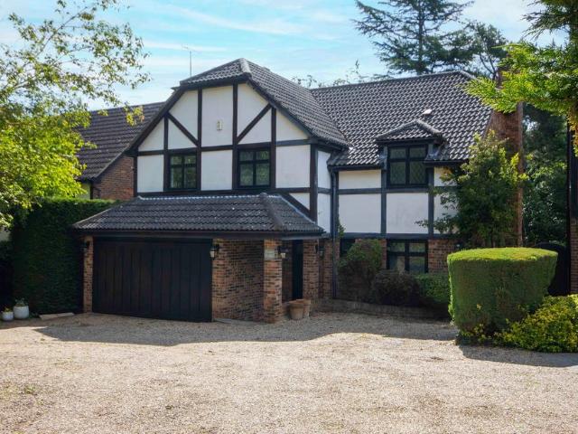 House for sale in Batchworth, Hertfordshire