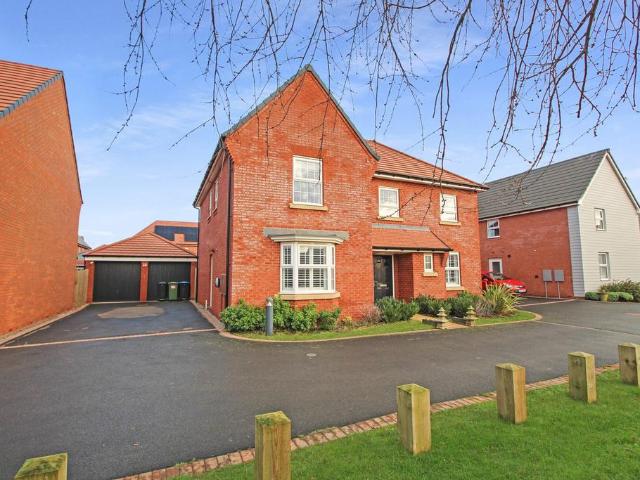 House for sale in Overslade, New Bilton