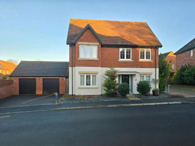 House for sale in Moulton