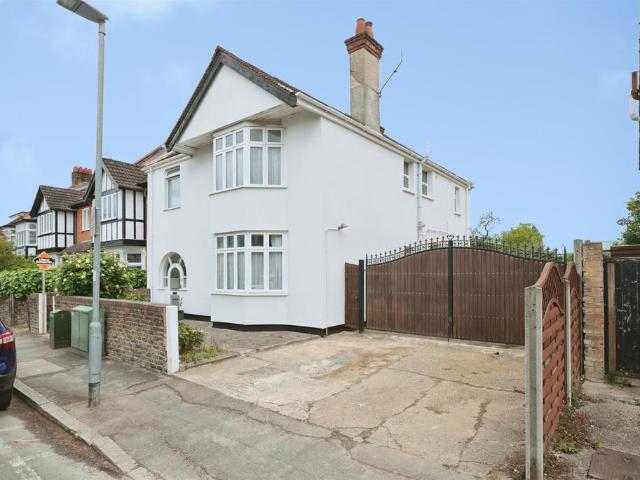 House for sale in Holywell Estate, North Watford