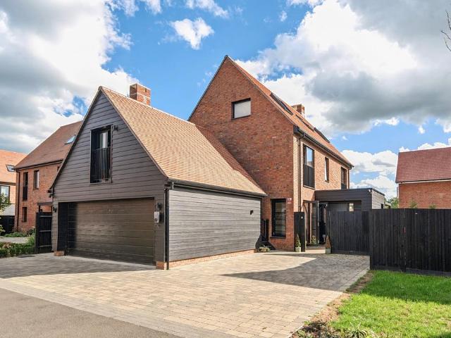 House for sale in Alford Gardens, Waverley