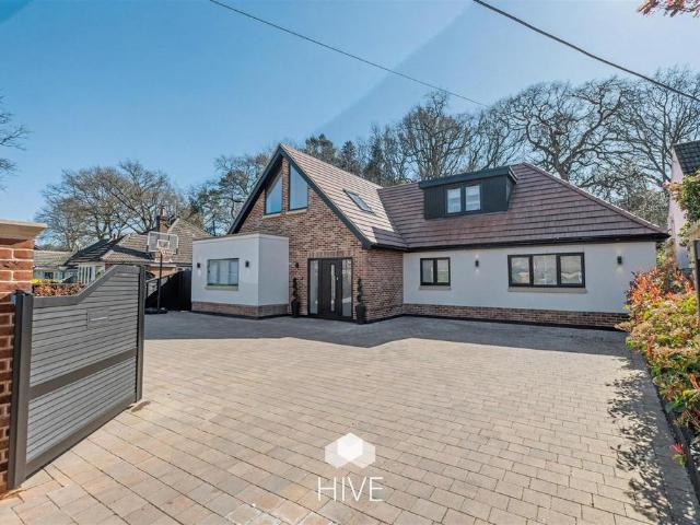 House for sale in Tricketts Cross, Ferndown
