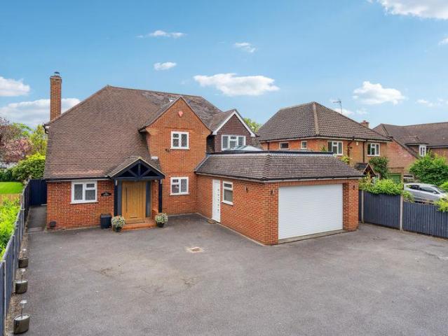 House for sale in Farnham Common, Buckinghamshire