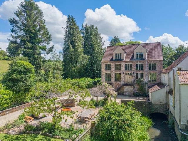 House for sale in Woodford, School House
