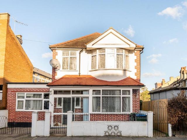 House for sale in London Borough of Merton, Mitcham
