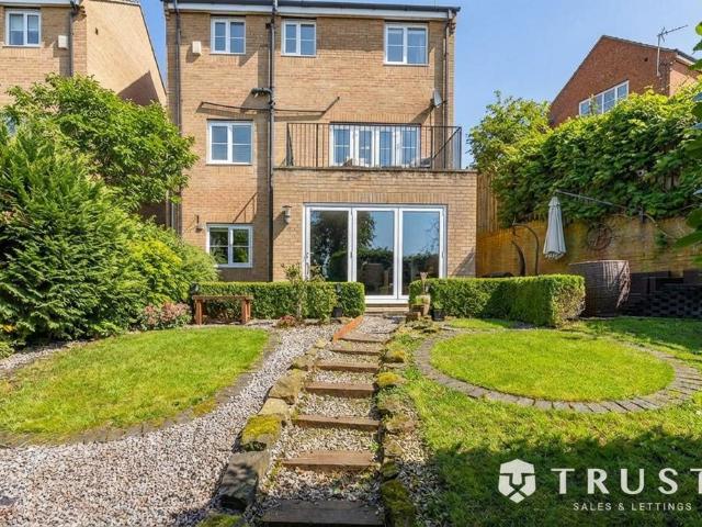 House for sale in Hightown, West Yorkshire