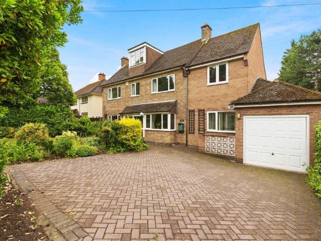 House for sale in Overslade, New Bilton