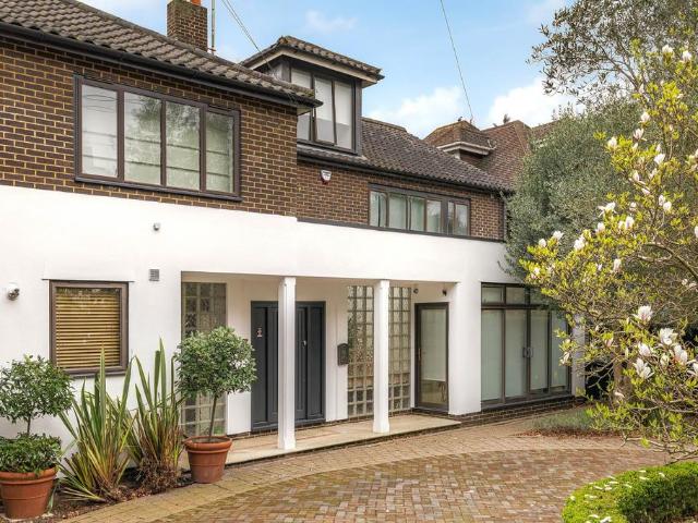 House for sale in Golders Green, Greater London