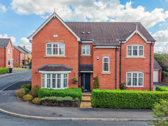 House for sale in Froggatt, East Midlands