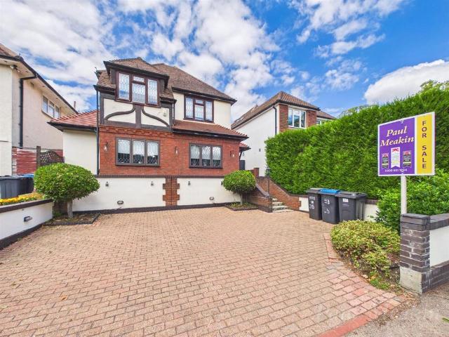House for sale in London Borough of Croydon, Sanderstead